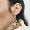 Pendientes manos de esqueleto