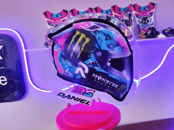 Réplica de tu casco acrílico personalizable